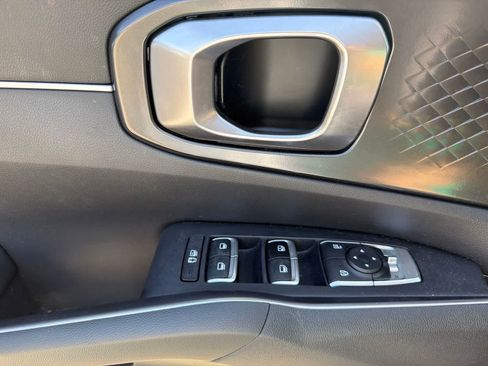 Used 2023 Kia Sorento LX FWD image 14