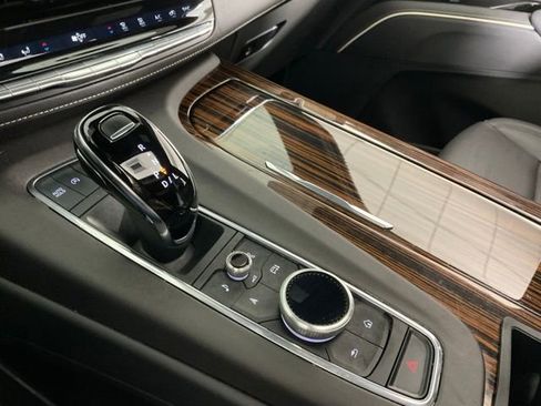 Used 2024 Cadillac Escalade Premium Luxury w/ Performance Package image 19