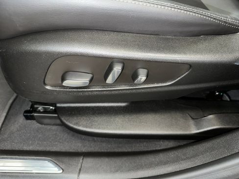 Certified 2022 Cadillac XT5 Premium Luxury w/ Technology Package image 8