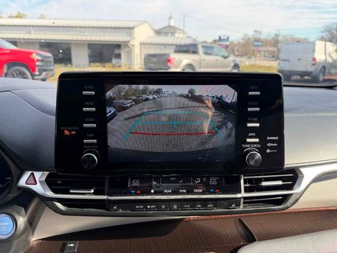Used 2024 Toyota Sienna XLE image 31