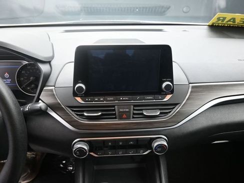 Used 2025 Nissan Altima 2.5 SV FWD image 18