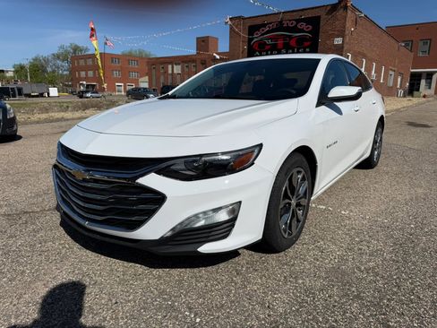 Used 2019 Chevrolet Malibu LT FWD image 2