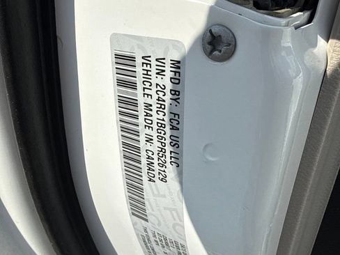 Used 2023 Chrysler Pacifica Touring-L FWD image 15