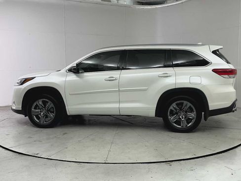 Used 2017 Toyota Highlander Limited Platinum AWD/4WD image 4