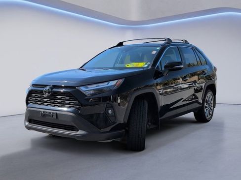 Used 2023 Toyota RAV4 XLE Premium image 11