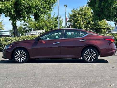 Certified 2024 Nissan Altima 2.5 SV FWD image 7