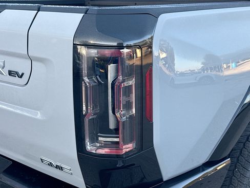 Used 2024 GMC Hummer EV 3X image 28