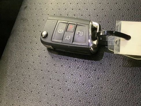 Used 2021 Volkswagen Tiguan SE w/ Panoramic Sunroof Package AWD/4WD image 22