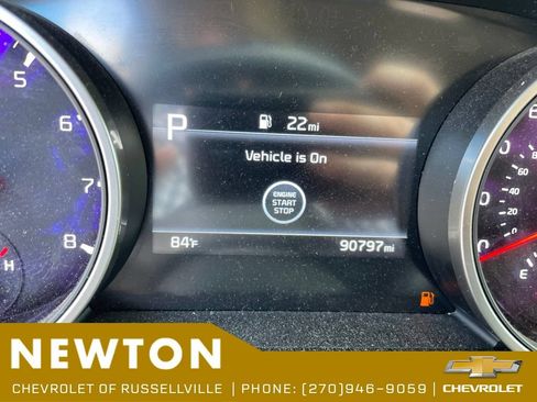 Used 2022 Kia Carnival EX FWD image 4