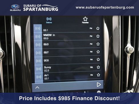 Used 2022 Volvo XC60 B5 Momentum image 18