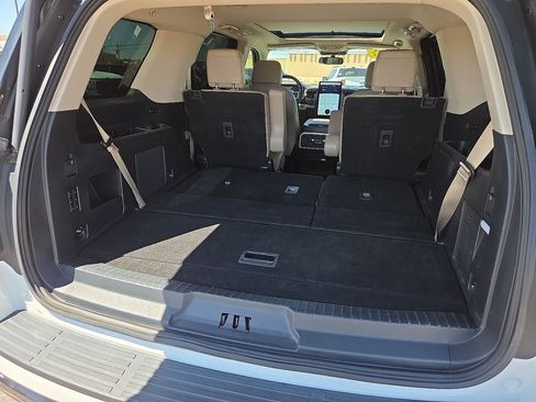 Used 2023 Ford Expedition Limited RWD image 17