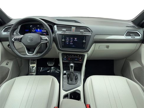 Used 2022 Volkswagen Tiguan SE R-Line image 17