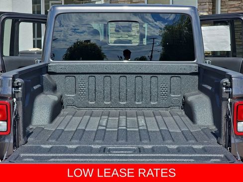 New 2025 Jeep Gladiator Willys image 12