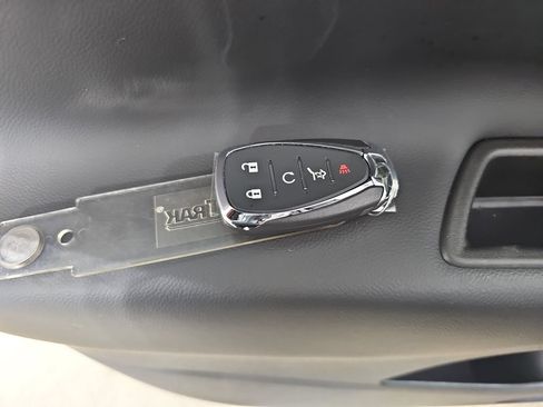 Used 2024 Chevrolet Equinox LT w/ LPO, Floor Liner Package FWD image 41