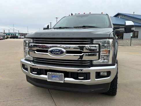 Used 2019 Ford F250 Lariat w/ Chrome Package image 38