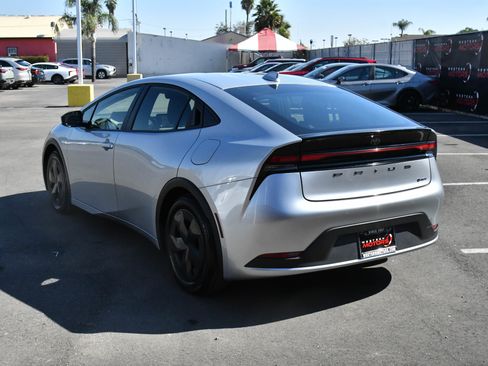 Used 2025 Toyota Prius LE image 6