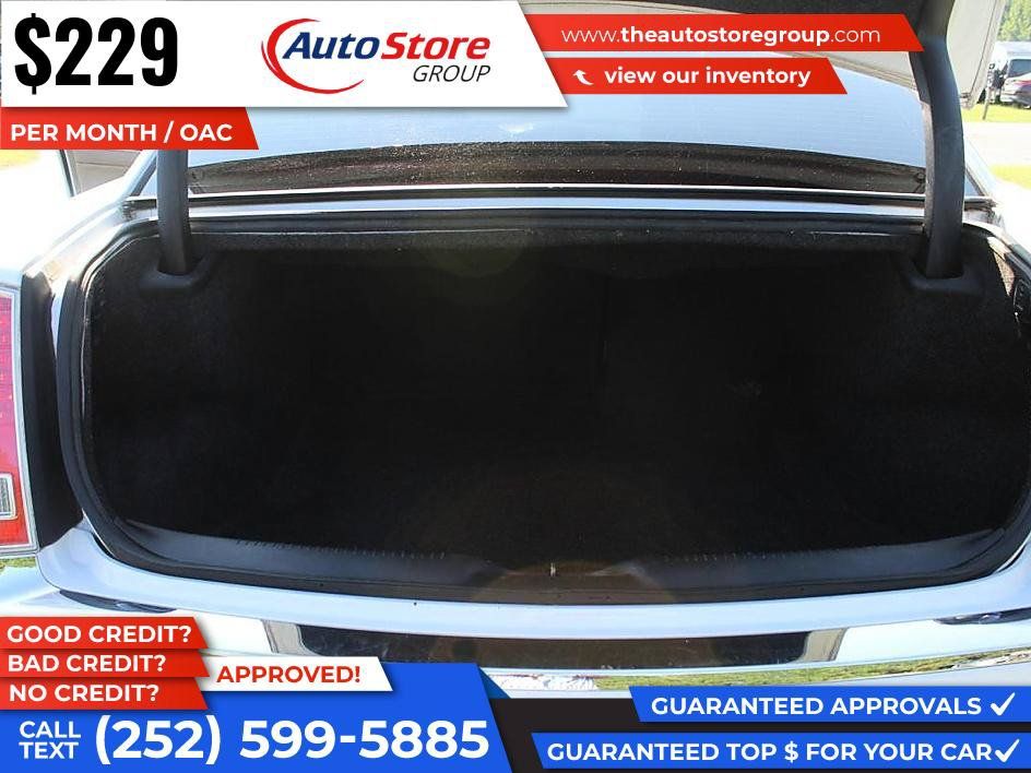 Used 2014 Chrysler 300 RWD image 10