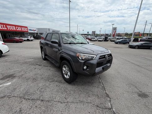 Used 2020 Toyota 4Runner SR5 image 2