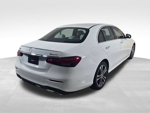 Used 2023 Mercedes-Benz E 350 4MATIC Sedan image 5