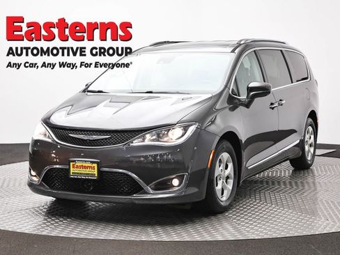 Used 2017 Chrysler Pacifica Touring-L Plus w/ Advanced Safetytec Group FWD image 1