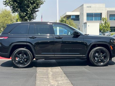 New 2025 Jeep Grand Cherokee Altitude image 3