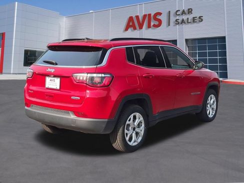 Used 2025 Jeep Compass Latitude w/ Sun & Sound Group AWD/4WD image 6