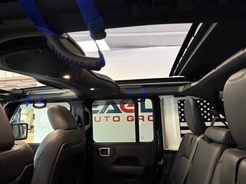Used 2024 Jeep Wrangler Unlimited Sahara w/ Technology Group AWD/4WD image 29