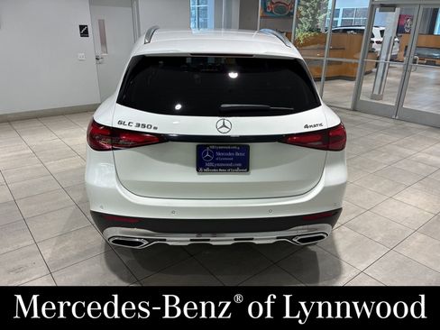 Used 2025 Mercedes-Benz GLC 350e 4MATIC image 4