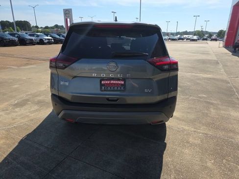 Used 2023 Nissan Rogue SV FWD image 12