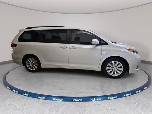 Used 2015 Toyota Sienna Limited Premium FWD image 5