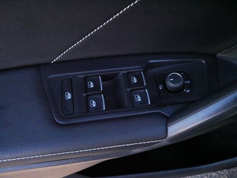 Used 2023 Volkswagen Tiguan SE R-Line image 20