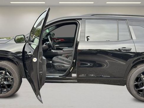 Used 2024 Chevrolet Traverse RS image 12