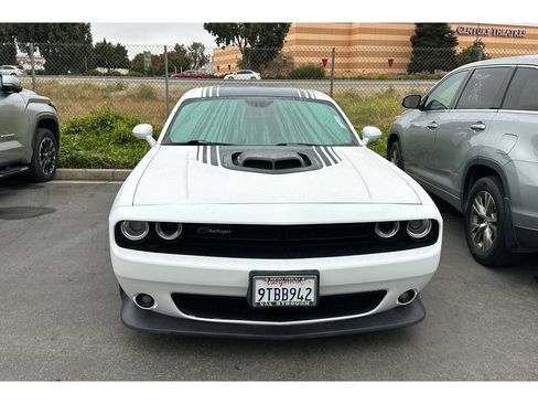 Used 2016 Dodge Challenger R/T Scat Pack RWD image 3