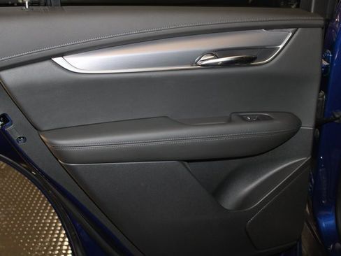 New 2025 Cadillac XT6 Luxury image 14