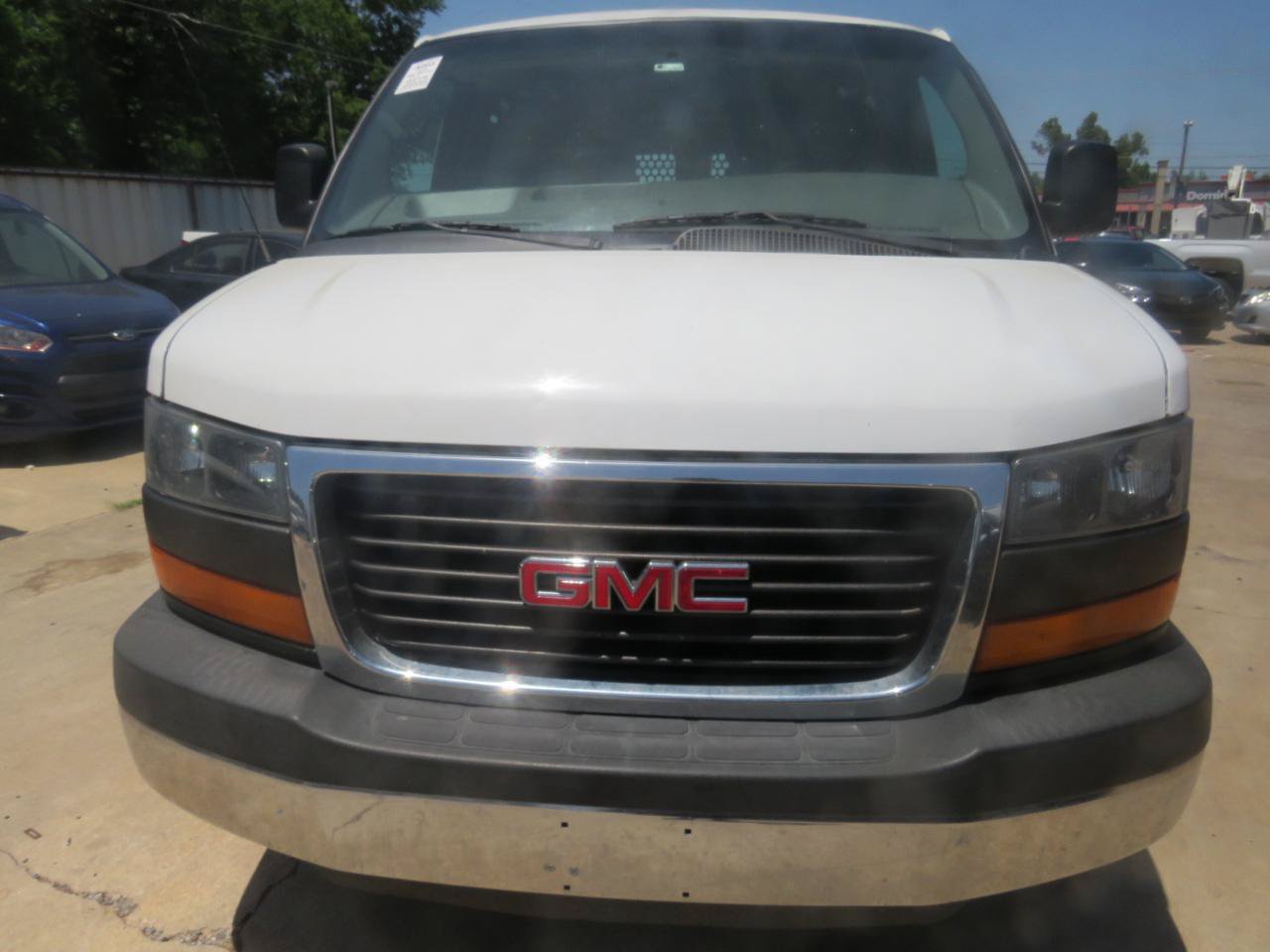 Used 2015 GMC Savana 2500 RWD image 2