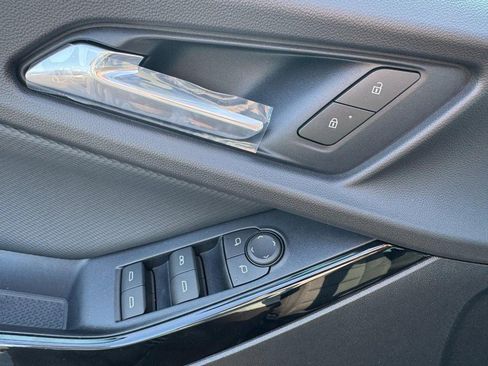New 2027 Chevrolet Equinox LT FWD image 10