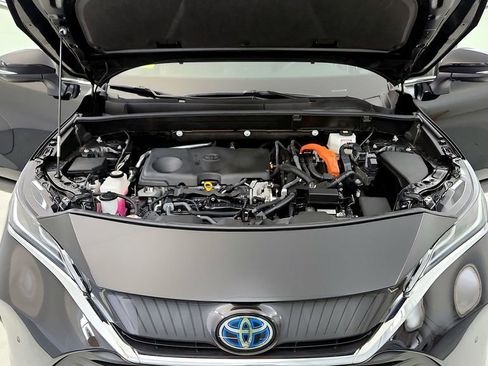 Used 2021 Toyota Venza XLE w/ Softex Package AWD/4WD image 15