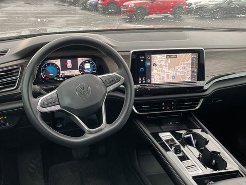 Used 2024 Volkswagen Atlas SEL image 10