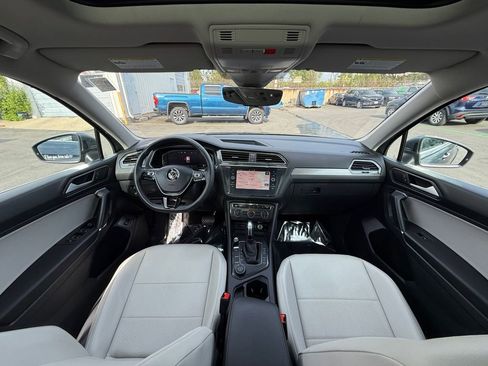Used 2020 Volkswagen Tiguan SEL AWD/4WD image 22