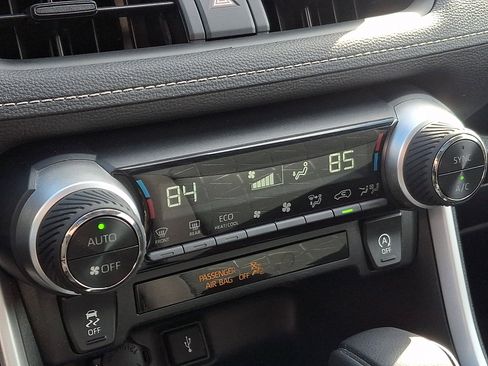 Used 2020 Toyota RAV4 XLE w/ Convenience Package image 17