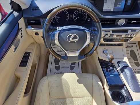 Used 2014 Lexus ES 350 w/ Luxury Package FWD image 12