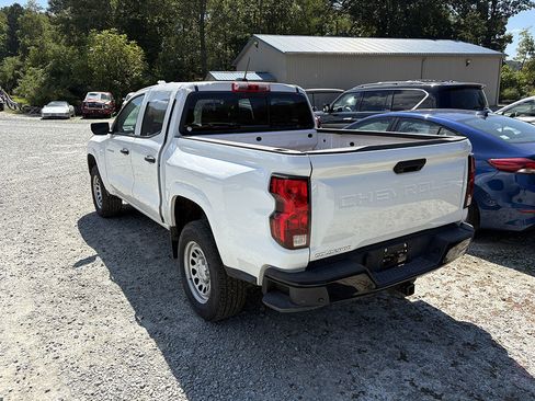 Used 2024 Chevrolet Colorado W/T w/ WT Convenience Package II RWD image 4