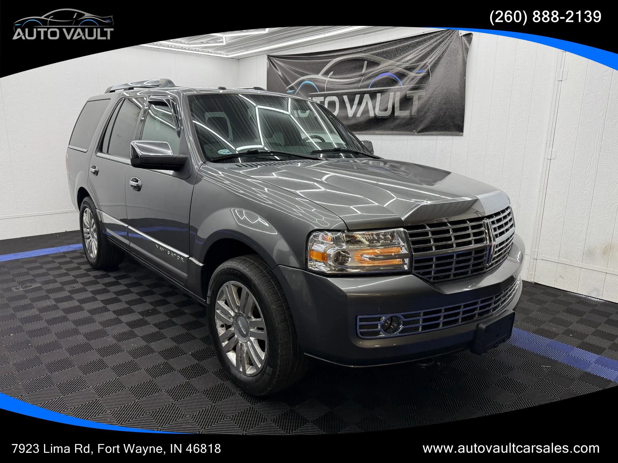 Used 2014 Lincoln Navigator 4WD image 1