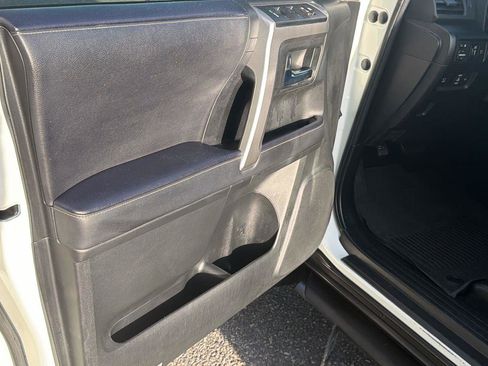 Used 2022 Toyota 4Runner SR5 Premium image 11