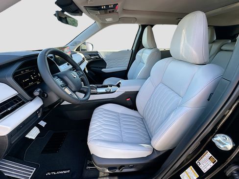 New 2025 Mitsubishi Outlander SEL image 15