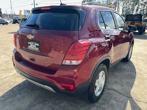 Used 2018 Chevrolet Trax LT w/ LT Convenience Package image 5
