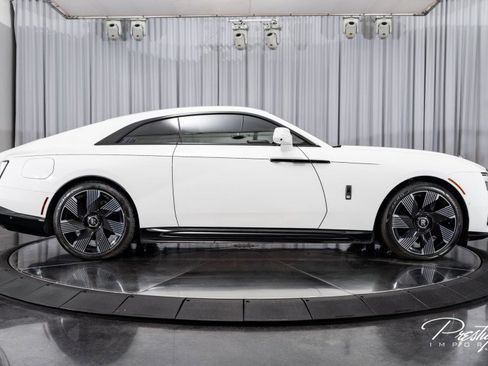 Used 2024 Rolls-Royce Spectre w/ Spectre Launch Package image 20