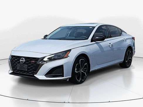 Used 2023 Nissan Altima 2.5 SR w/ SR Premium Package AWD/4WD image 11