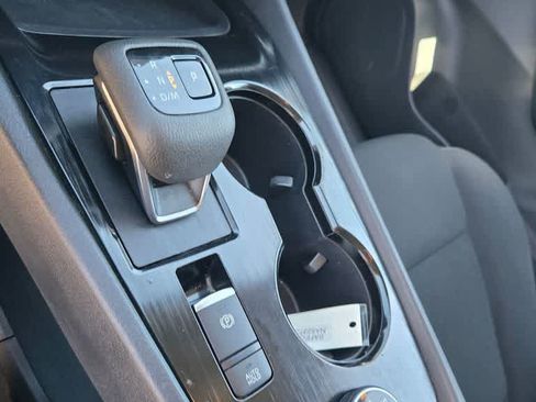 Used 2024 Nissan Rogue S AWD/4WD image 5