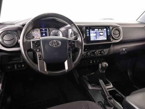 Used 2019 Toyota Tacoma TRD Off-Road image 2